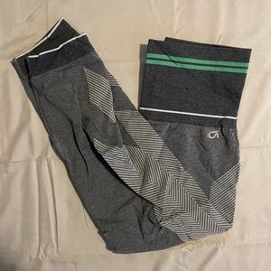 Cropped GapFit compression leggings